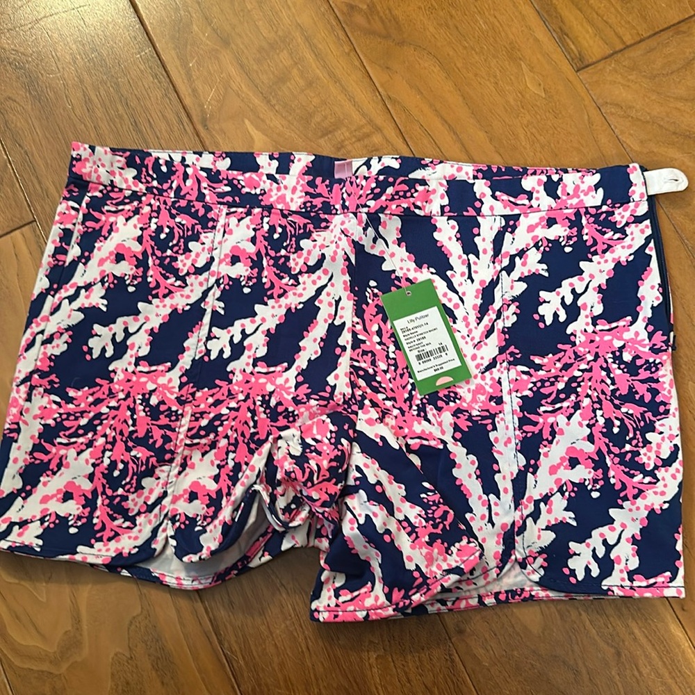 New with tags Lilly Pulitzer ladies shorts